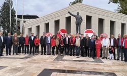 Eğitim-İş Osmaniye’den Atatürk Anıtı’na Çelenk
