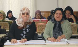 Görme engelli iki kardeş, parmak uçlarıyla Kur'an-ı Kerim'i birçok kez hatmetti