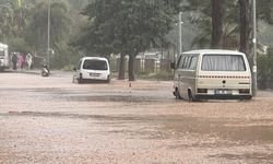 GÜNCELLEME - Antalya'da sağanak etkili oldu