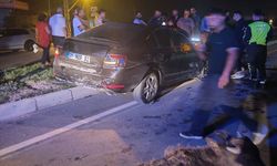 Hatay'da büyükbaş hayvanlara çarpan otomobilin sürücüsü yaralandı