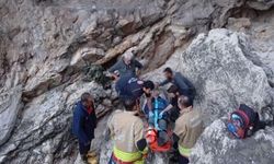 Hatay'da kayalıklardan düşen kişi yaralandı