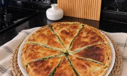 Hazır Yufkadan Ispanaklı Peynirli Börek Tarifi: Çıtır Çıtır Oluyor