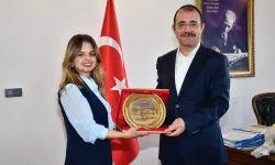 Kadirli Kaymakamı Erdinç Dolu’ya Eğitime Katkılarından Dolayı Plaket