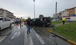 Manavgat'ta tır ile iki minibüsün çarpıştığı kazada 3 kişi yaralandı