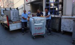 Mersin'in Akdeniz ilçesinde çöp konteynerleri yenileniyor