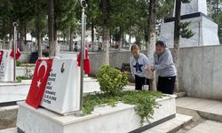 Osmaniye'de öğrenciler şehitliği ziyaret etti
