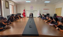 Osmaniye’de Özel Bireylerden Naci Yılmaz’a Tablo Hediyesi