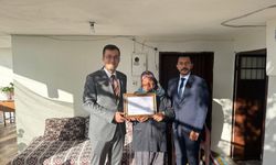 Osmaniye’de Saniye Teyzeye Okuryazarlık Belgesi