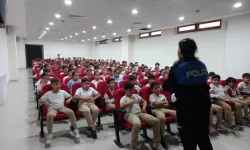 Osmaniye'de Polisler Öğrencileri Akran Zorbalığına Karşı Bilgilendirdi