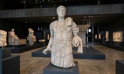 Troya’da Bulunan Hadrianus Heykeli Tarihe Işık Tutuyor