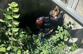 Hatay'da kuyuya düşen adamı itfaiye kurtardı