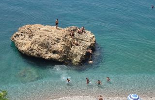 Hava Sıcak, Deniz Serin Tatilciler Mutlu