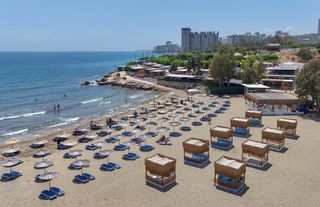 Mersin'in plajları turizm sezonuna hazırlandı