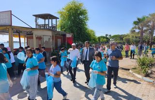 Yumurtalık’ta sahilde temizlik yapıldı
