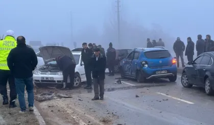 Kahramanmaraş Göksun Yolunda Büyük Trafik Kazası: 22 Araç 15 Yaralı