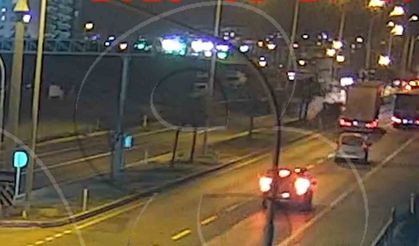 Hatalı sollama faciayla sonuçlanıyordu: Tırın, otomobil ile çarpışması kamerada