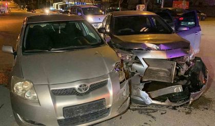 Karaman’da iki otomobil çarpıştı: 2 yaralı