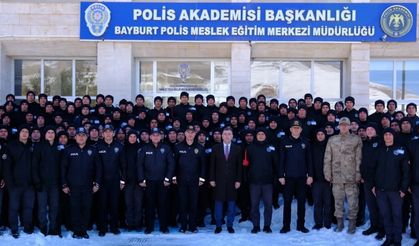 Vali Eldivan, polis adaylarıyla bir araya geldi
