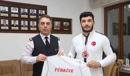 Yozgatlı güreşçi hem Türkiye şampiyonu oldu hem centilmenlik ödülü aldı