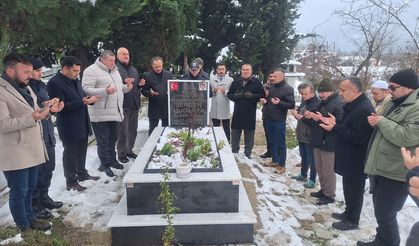 Hatay'da 6 Şubat depremlerinde yaşamını yitiren Sergen Mudanya, Zonguldak'taki mezarı başında anıldı