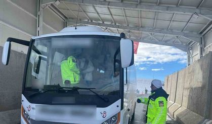 Ağrı’da trafik kontrolleri: 51 kişiye ceza, 16 araç men edildi