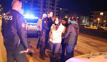 Aksaray’da Karayolunda Tehlikeli Anlar Kadın Araçların Önüne Atladı