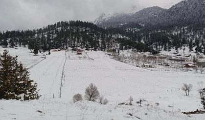Kadirli’de Elmacık ve Alipaşa Yaylaları Kara Teslim Oldu!