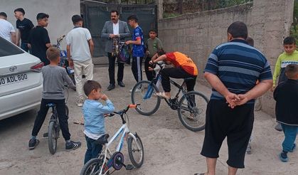 Çetin Önsel’den Gençlere Arife Günü Sürprizi