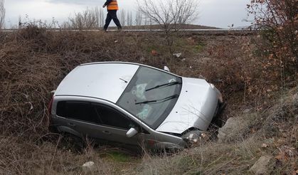 Otomobil Su Menfezine Uçtu