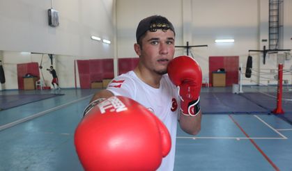 Demir döverek organizasyonlara hazırlanan milli boksörün hedefi dünya şampiyonluğu