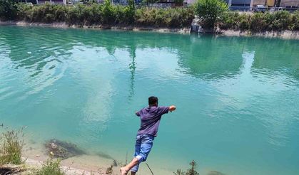 Adana’da gençlerin tehlikeli serinliği sürüyor