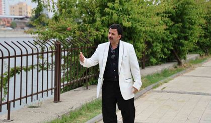 Konuşma bozukluğu olan şarkıcı sosyal medyada popüler oldu