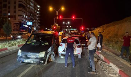 Zincirleme Kazada 5 Kişi Hastaneye Kaldırıldı