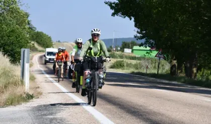 İklim krizine dikkati çekmek için bisikletiyle yaklaşık 1600 kilometre yol katetti