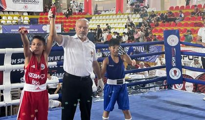 Başkan Uyutmaz Şampiyon Sporcuyu Kutladı