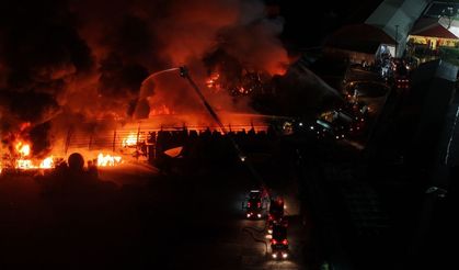 Çekmeköy’de Sünger Fabrikası Yandı