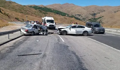 Erzincan-Sivas Karayolunda Feci Kaza 3 Ölü, 6 Yaralı