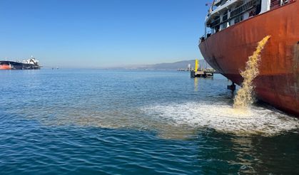 İzmit Körfezi'ni kirleten gemi hakkında yasal işlem başlatıldı