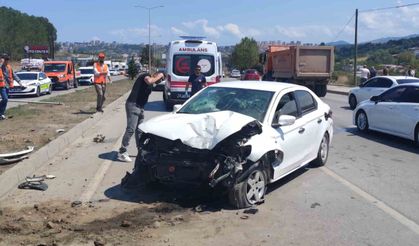 Samsun’da İki Otomobil Çarpıştı 3 Kişi Yaralandı