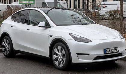 Tesla, İngiltere’de Araç Kiralama Fiyatlarını Yarıladı