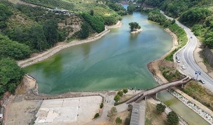 Trabzon'daki Sera Gölü yüzeyinden 30 kamyon çöp temizlendi