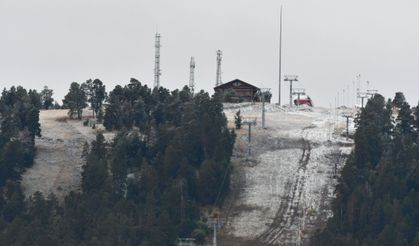 Sarıkamış Kayak Merkezi'ne mevsimin ilk karı düştü