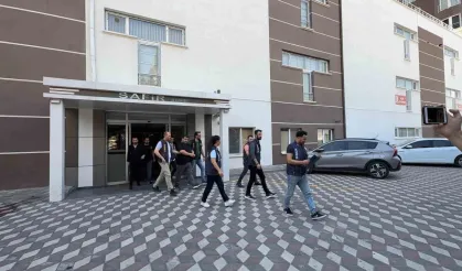 Gazeteci C.T., 'Halkı Yanıltıcı Bilgiyi Yayma' Suçundan Tutuklandı