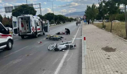 Afyonkarahisar’da Feci Kaza: Tırın Çarptığı Motosikletteki İki Genç Öldü