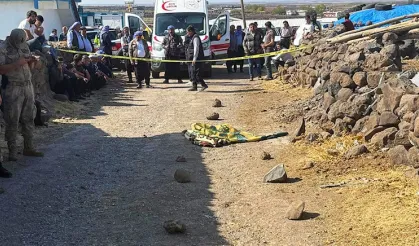 Siverek’te Feci Kaza: 1 Yaşındaki Çocuk Kepçenin Altında Kaldı