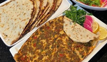 Ustasından Sarımsaklı Antep Lahmacun Tarifi