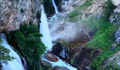 Yahyalı’daki Kapuzbaşı Şelaleleri Görenleri Büyülüyor