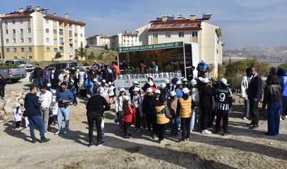 Van ve çevre illerde binlerce fidan toprakla buluşturuldu