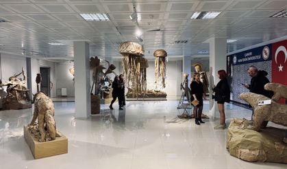 Çankırı'da üniversite öğrencileri atık malzemeleri kullanarak heykel yaptı