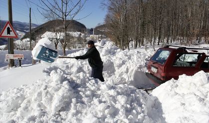 Sinop'ta kar kalınlığı bazı bölgelerde bir metreye ulaştı